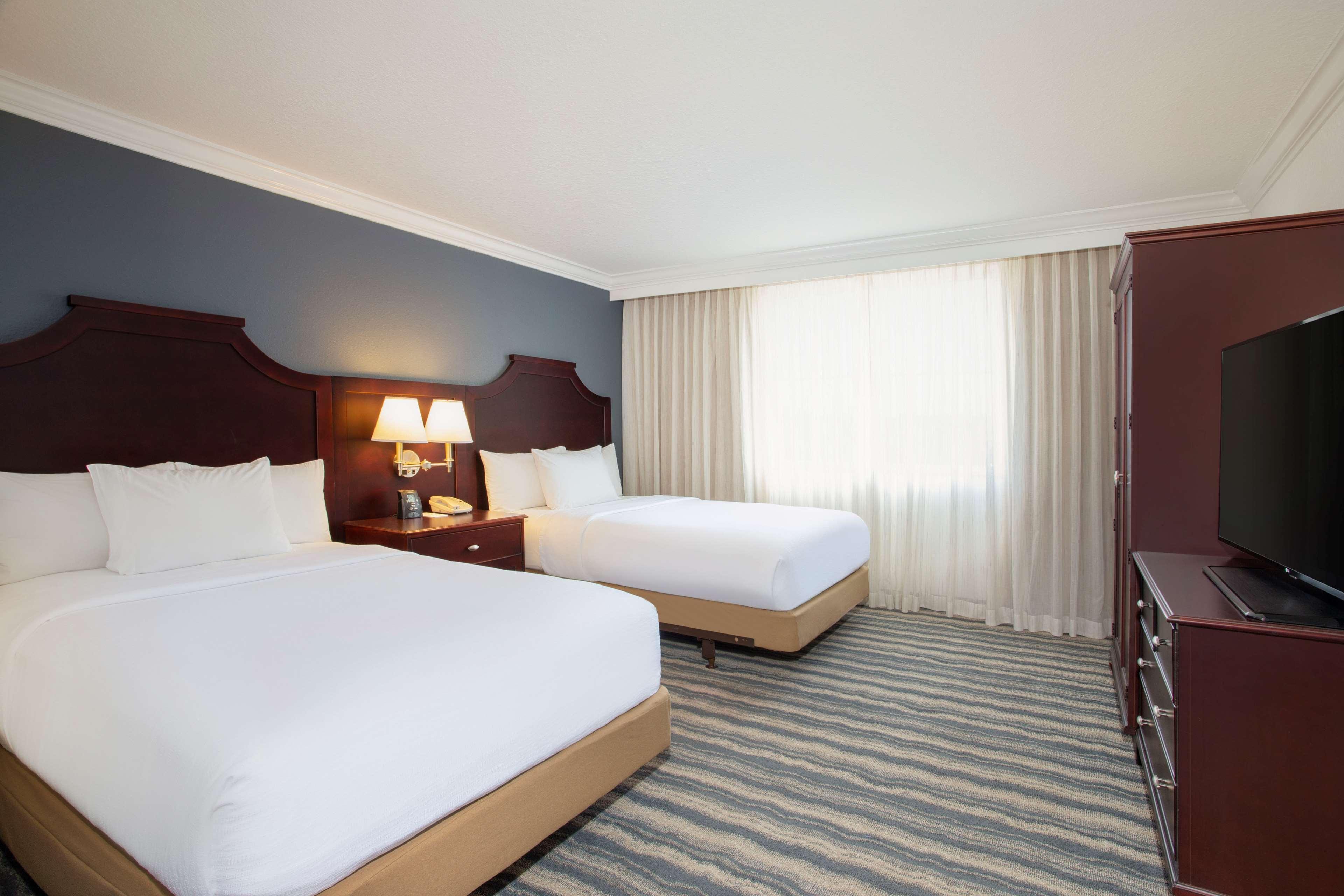 Embassy Suites By Hilton Tampa Brandon Heartland Exteriér fotografie