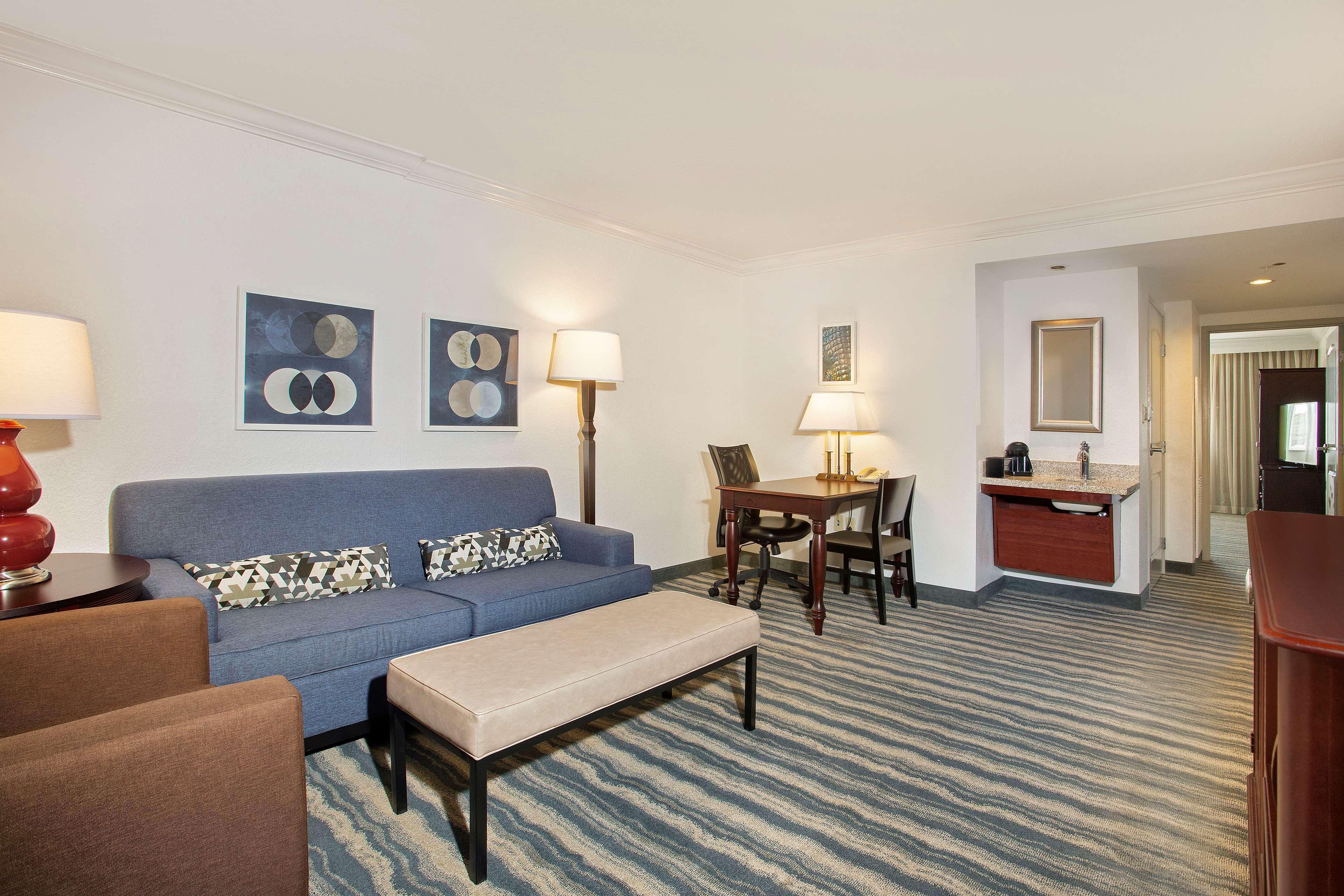Embassy Suites By Hilton Tampa Brandon Heartland Exteriér fotografie