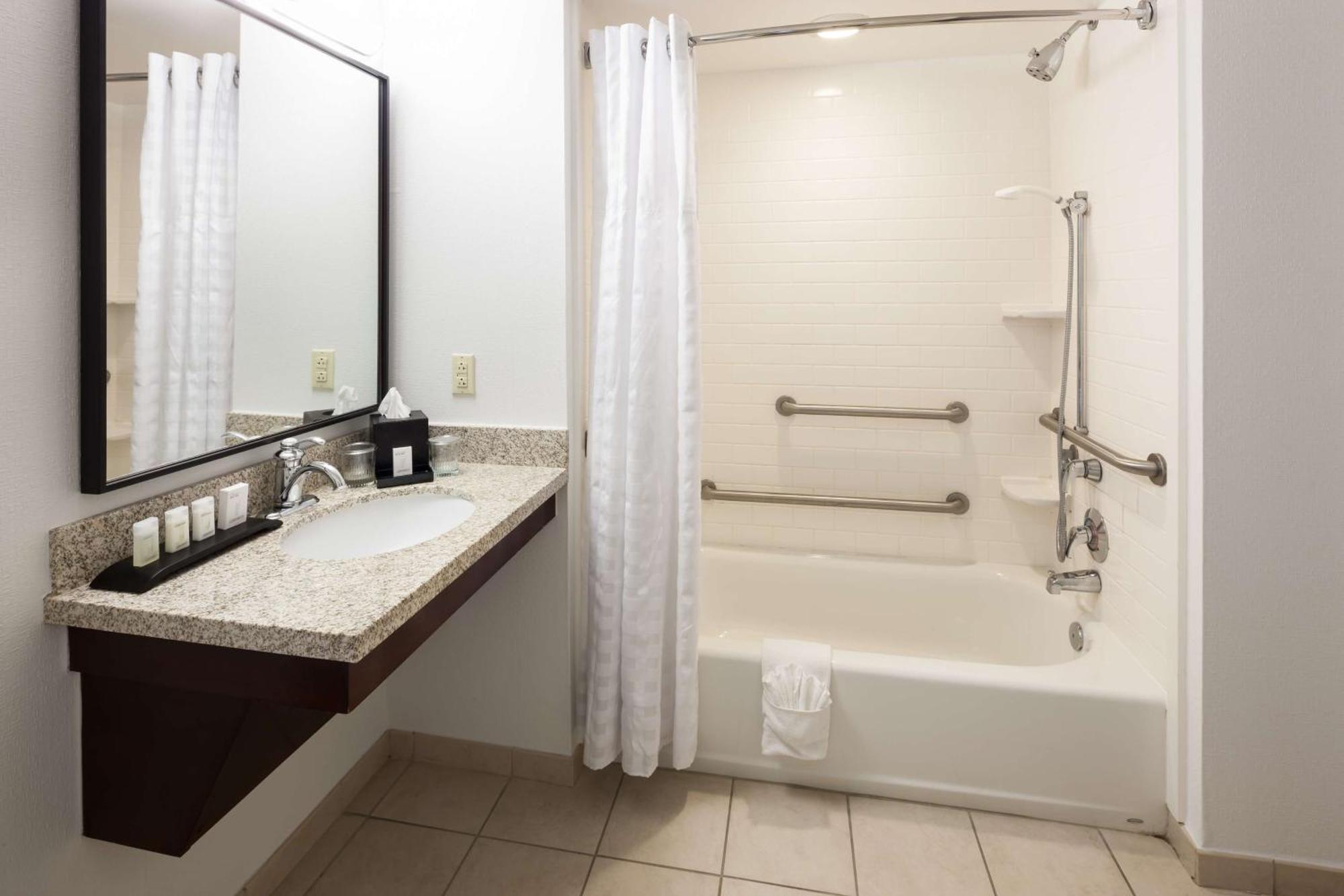 Embassy Suites By Hilton Tampa Brandon Heartland Exteriér fotografie