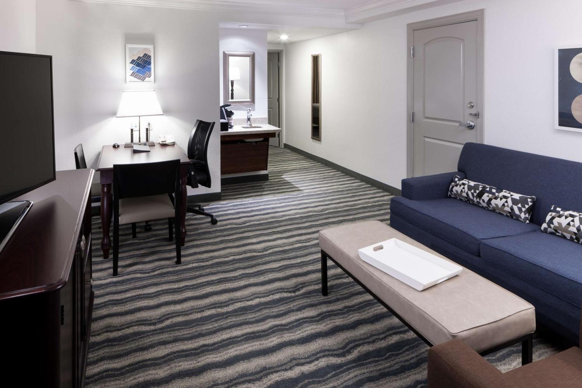 Embassy Suites By Hilton Tampa Brandon Heartland Exteriér fotografie