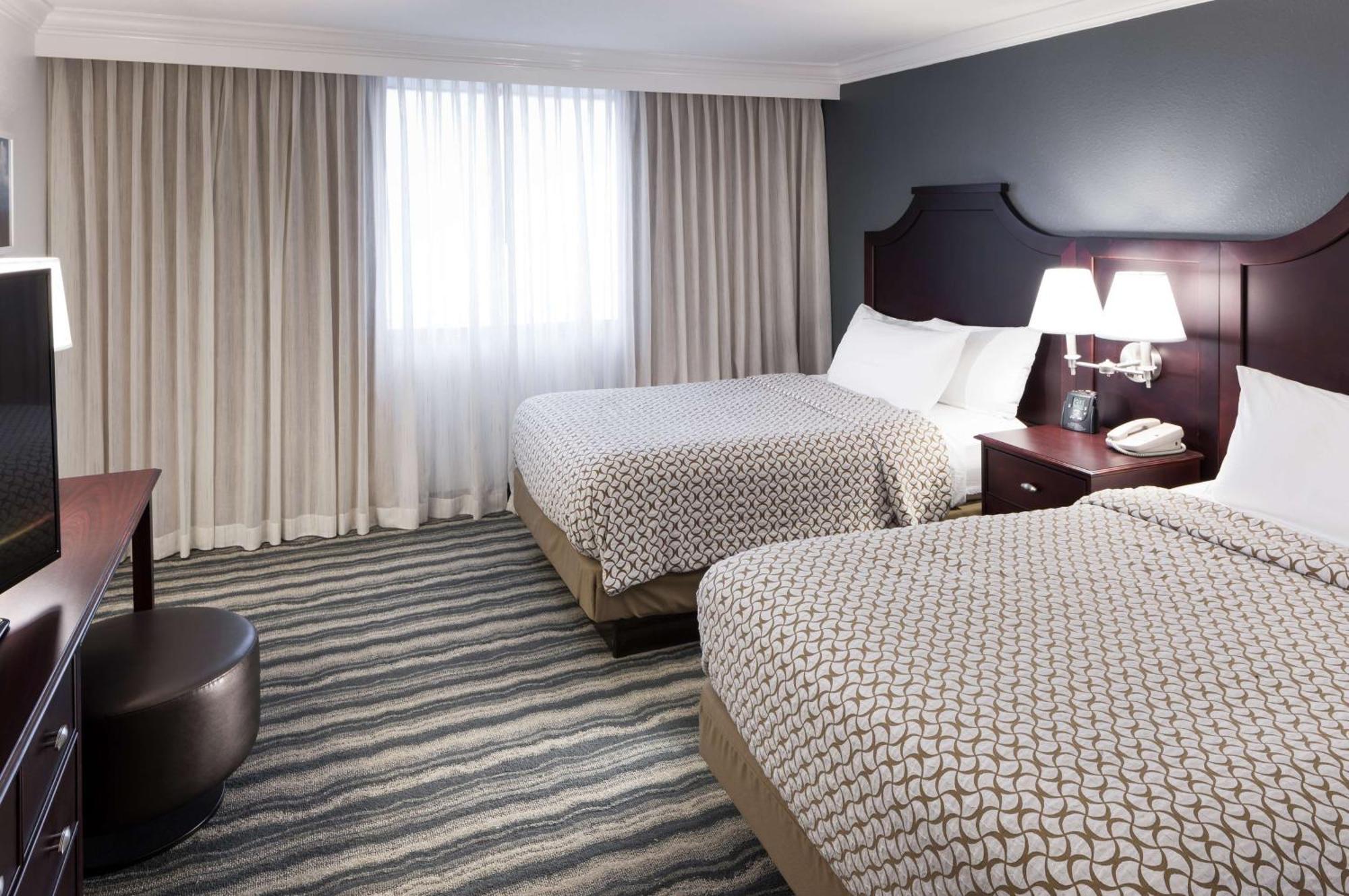 Embassy Suites By Hilton Tampa Brandon Heartland Exteriér fotografie