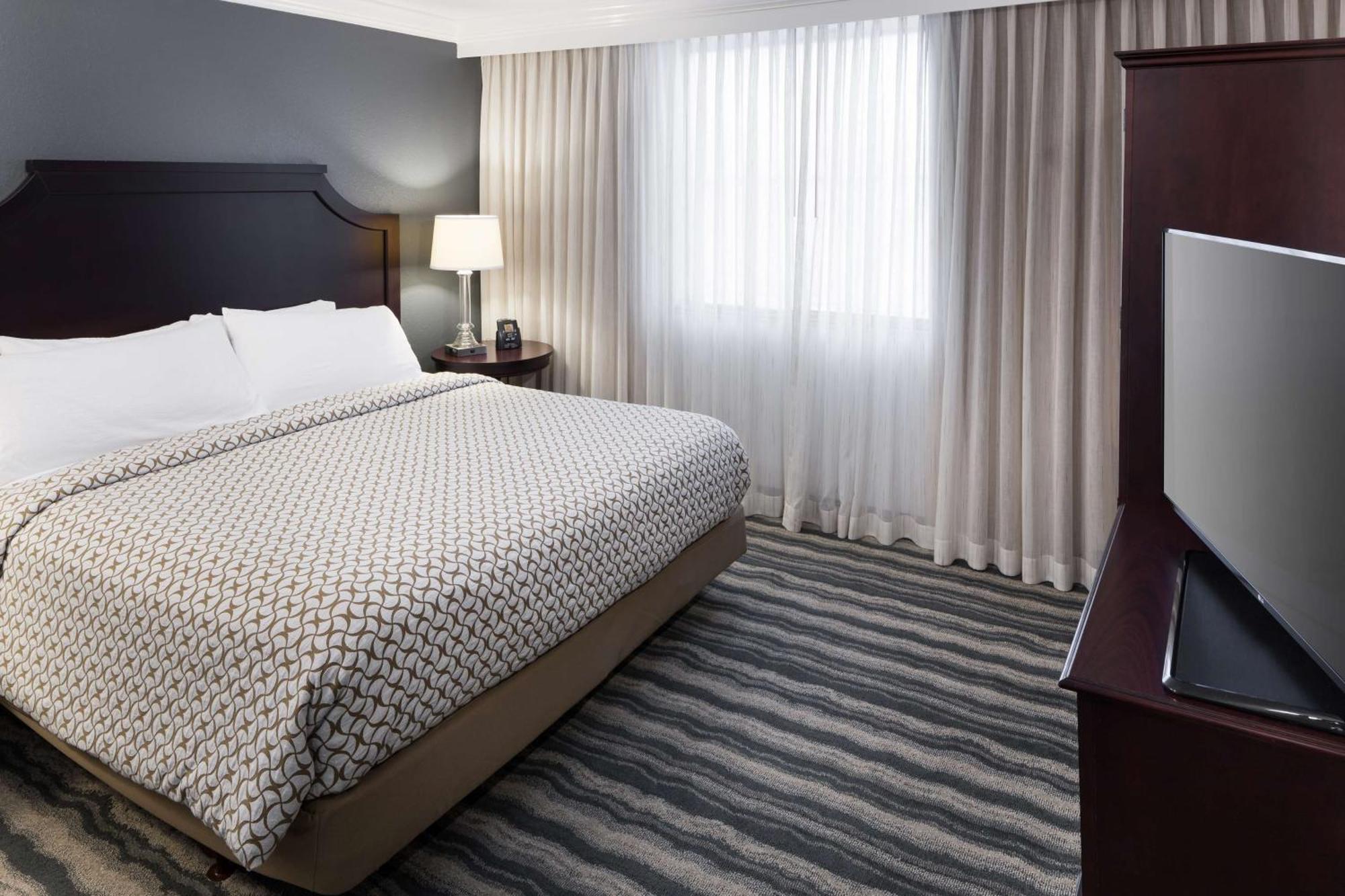 Embassy Suites By Hilton Tampa Brandon Heartland Exteriér fotografie