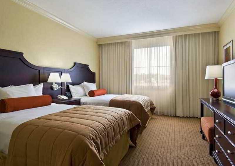 Embassy Suites By Hilton Tampa Brandon Heartland Exteriér fotografie